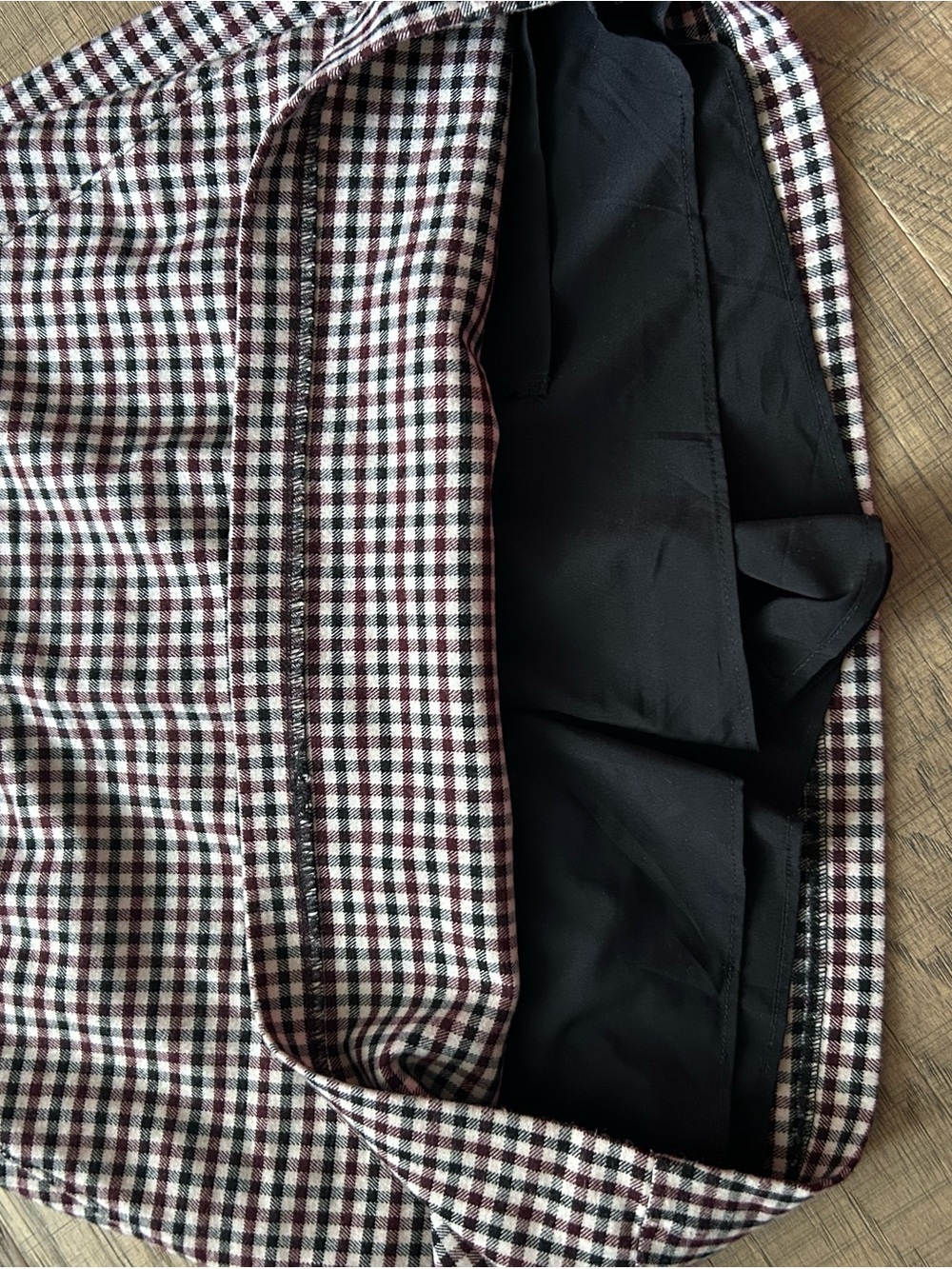 Abercrombie Plaid Mini Skort in Black, White & Burgundy - Picture 3 of 4